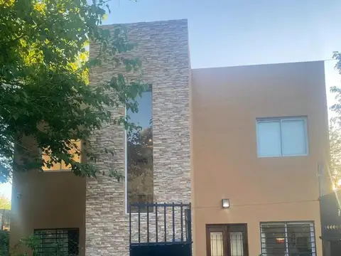 CASA SOBRE LOTE PROPIO EN BARRIO LA PISTA (BARRIO ABIERTO)
