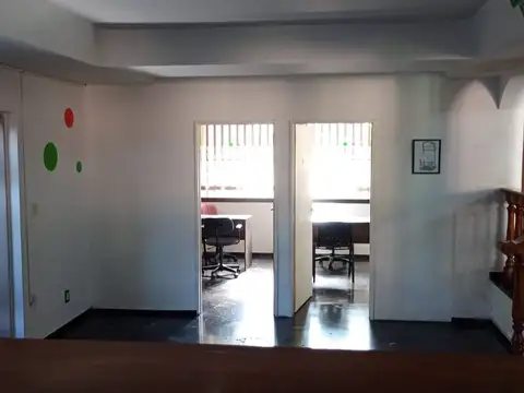 Casa 13 ambientes con 5 baños