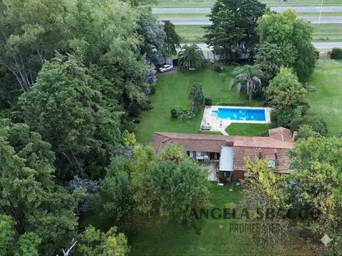 Casa 5 ambientes con 4 baños