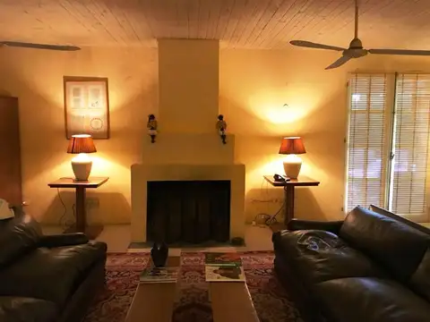 Casa 5 ambientes con 3 baños