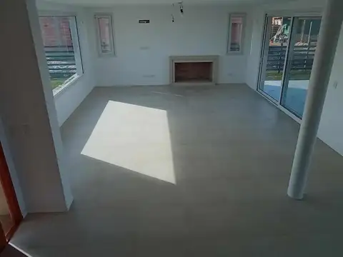 Casa 5 ambientes con 4 baños
