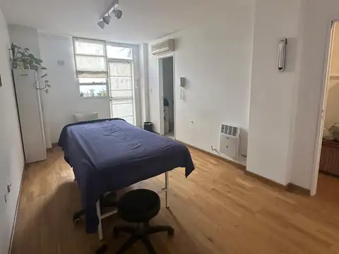 EN VENTA - MONOAMBIENTE DIVIDIDO APTO PROFESIONAL CON PATIO - BARRIO CENTRO