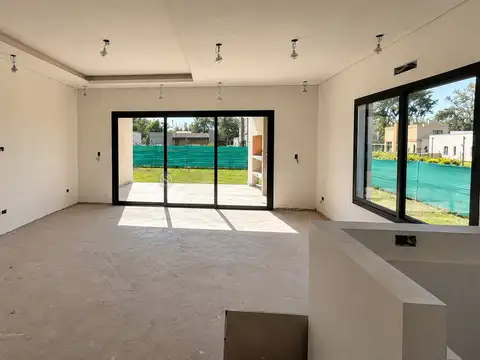 Casa 5 ambientes con 3 baños