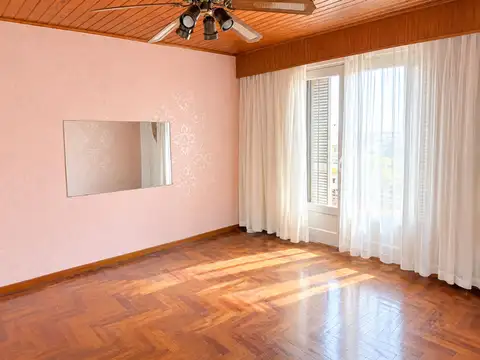 Depto Tipo Casa 5 ambientes con 2 baños