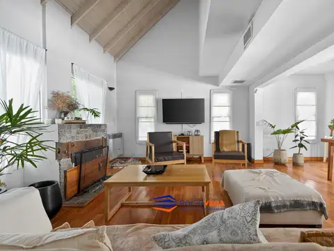 Casa en Alquiler con 1 cochera