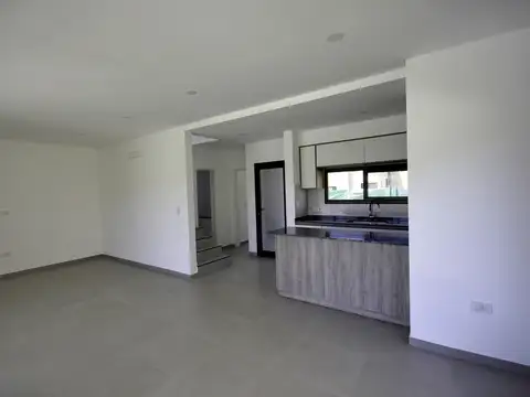 Casa 5 ambientes con 2 baños