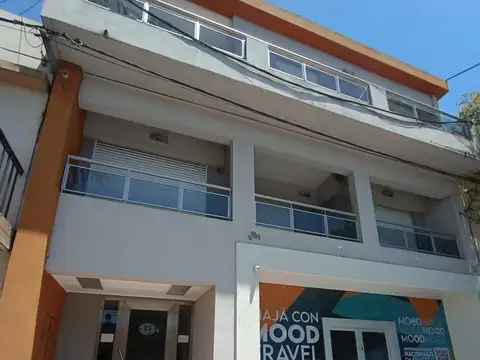 Departamento en Av. Primera Junta casi Urquiza