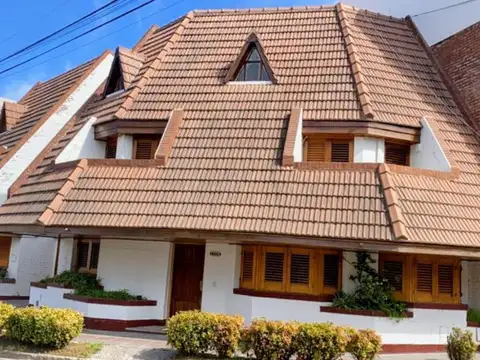 VENTA TRIPLEX 3 DORMITOROS B° SANTA GENOVEVA