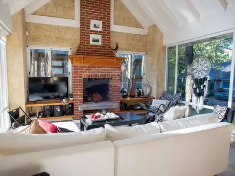Casa 5 ambientes con 2 baños