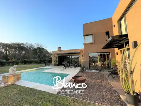 Casa en Venta en Haras Santa María, USD 470.000