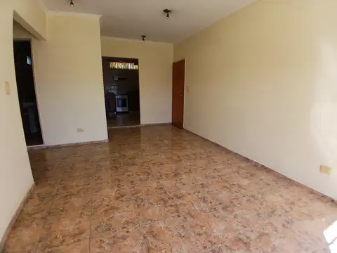 Departamento en Alquiler en Moron Sur, $ 700.000