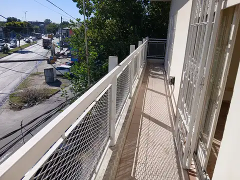 Departamento De Tres Ambientes. Morón Sur
