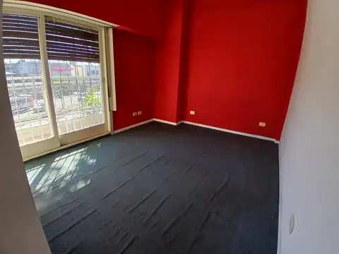 Departamento De Tres Ambientes. Morón Sur