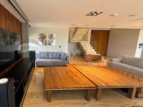 Casa 5 ambientes con 4 baños