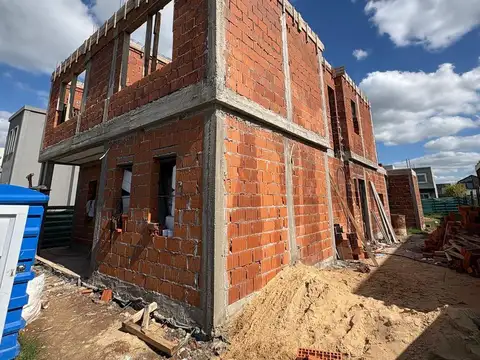 Casa en Venta. 3 dormitorios. Escritorio. Premium. Barrio Cerrado, Escobar