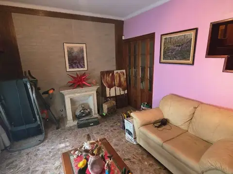 Casa 4 ambientes con 2 baños
