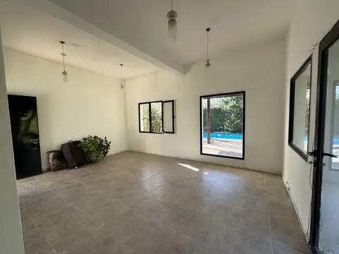 Casa 4 ambientes con 2 baños