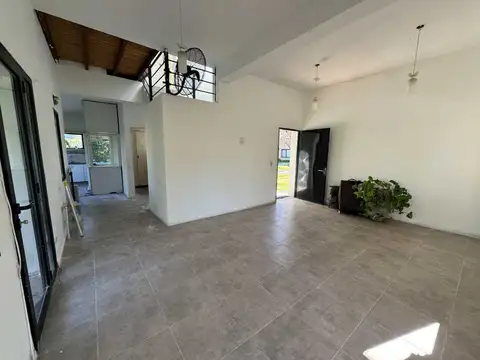 Casa en Venta con 2 cocheras