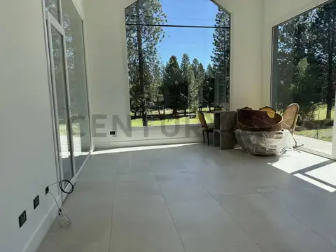 VENTA CASA SAN MARTIN DE LOS ANDES. CHAPELCO GOLF A ESTRENAR