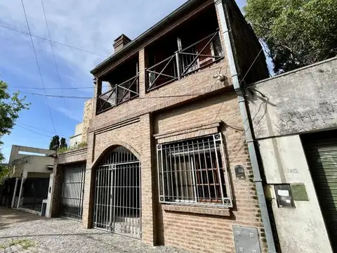 Casa 6 ambientes con 2 baños