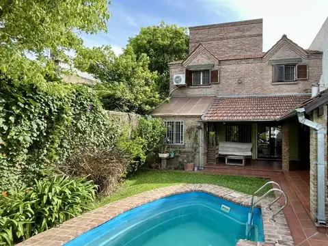 Venta casa 5 amb.– Temperley – Quincho, 2 cocheras