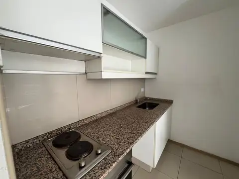 Roosevelt 3100 2°Piso. Hermoso departamento de 1 ambiente con balcón al frente.