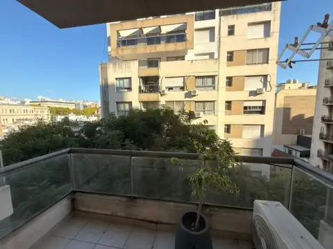 SAN LORENZO Y BALCARCE SEMIPISO AL FRENTE CON BALCÓN