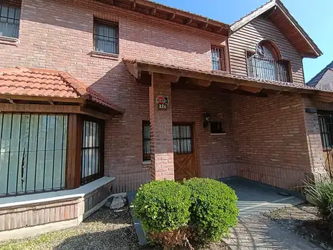 CASA 4 AMBIENTES - CON PISCINA