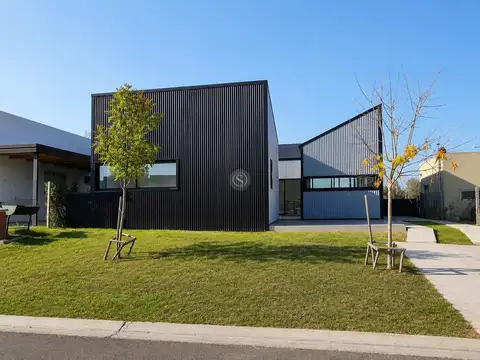 Casa  en Alquiler en Santa Elena, Pilar del Este, Pilar
