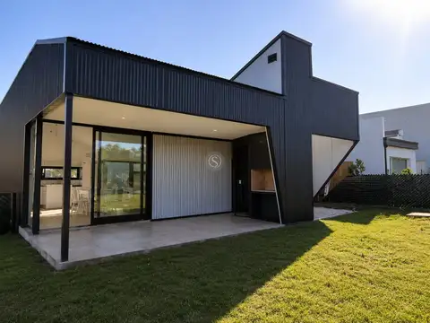 Casa en venta en Barrio Santa Elena Pilar del Este 100