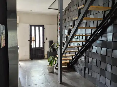 Casa 6 ambientes con 2 baños