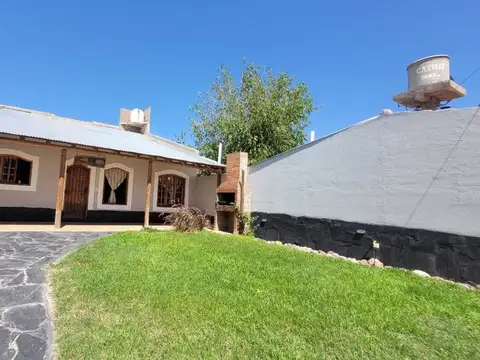 CASA DE 4 DORMITORIOS EN BARRIO FARMACÉUTICO