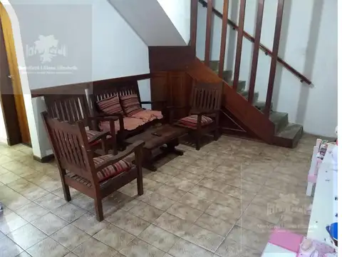 Depto Tipo Casa 4 ambientes con 2 baños
