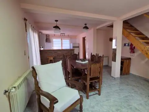 Casa en Alquiler con 1 cochera