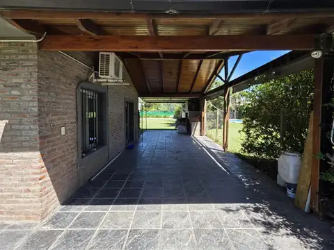 Casa 7 ambientes con 2 baños