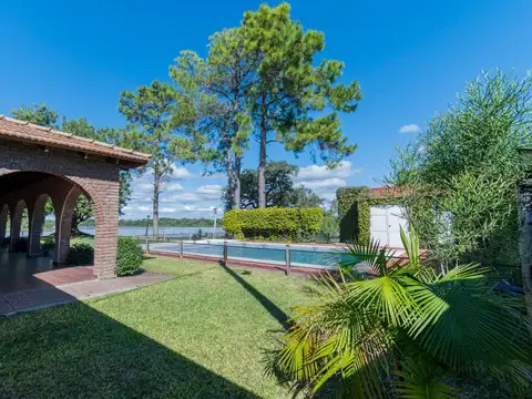 CASONA SOBRE EL RIO