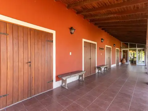 Casa 8 ambientes con 5 baños