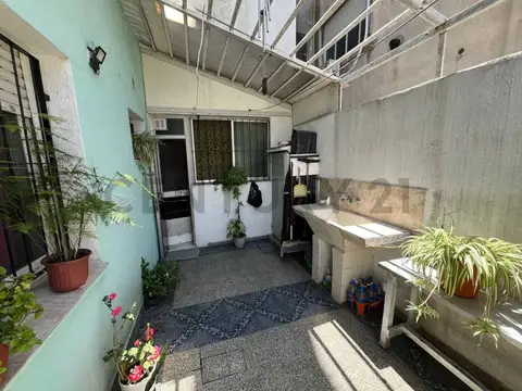 VENTA PH 3 AMBIENTES CON PATIO EN PIÑEYRO