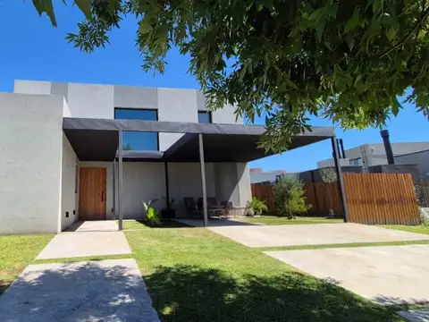 Casa en Alquiler de 3 dormitorios