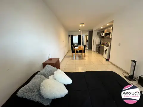 AMPLIO MONOAMBIENTE CON BALCON / VISTA ABIERTA! CONECTIVIDAD