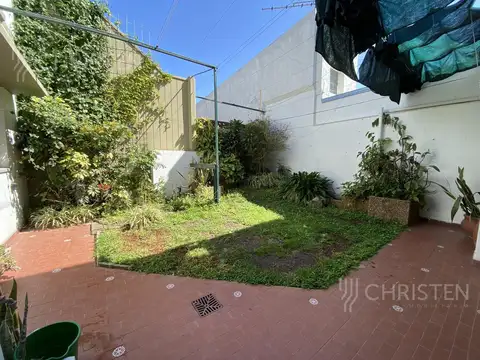 Casa 6 ambientes con 2 baños