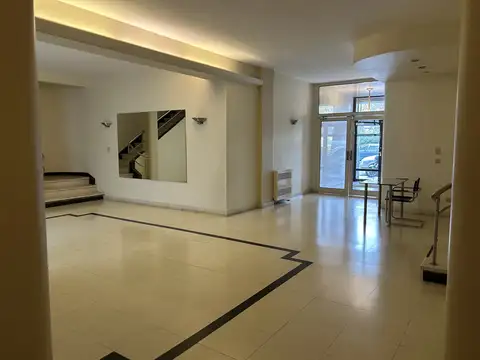 2 AMBIENTES C/ DEPENDENCIA EN EXCELENTE ZONA C/ Balcón  y cochera expensas incluyen Aysa
