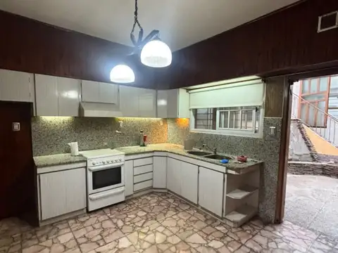 CASA CON QUINCHO EN BERAZATEGUI