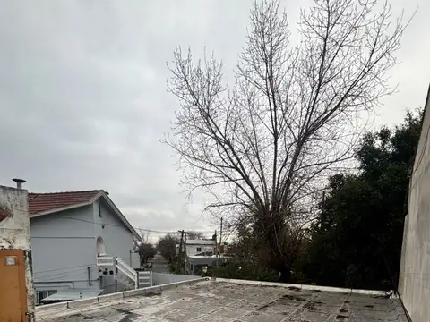 CASA CON QUINCHO EN BERAZATEGUI