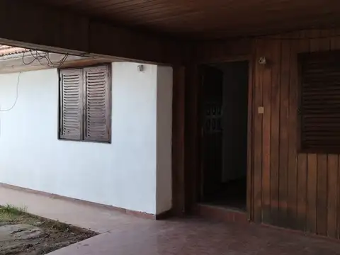 Casa en Alquiler con 1 cochera