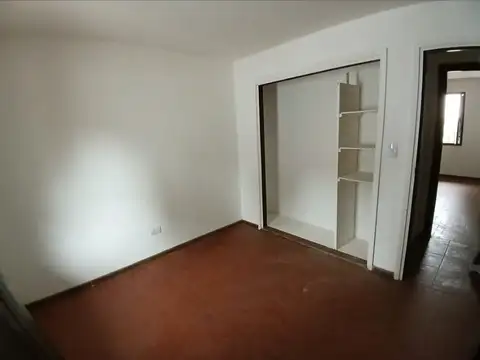 Casa 5 ambientes con 1 baño