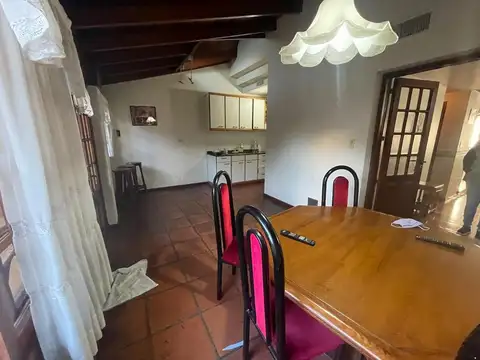 Casa en Venta con 3 cocheras