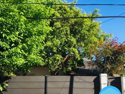 Casa 4 ambientes - Haedo Chico