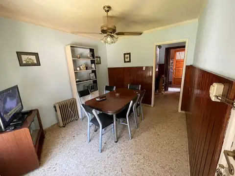 Casa 4 ambientes con 2 baños