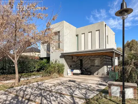 Casa en venta en La Comarca sobre lote Interno.